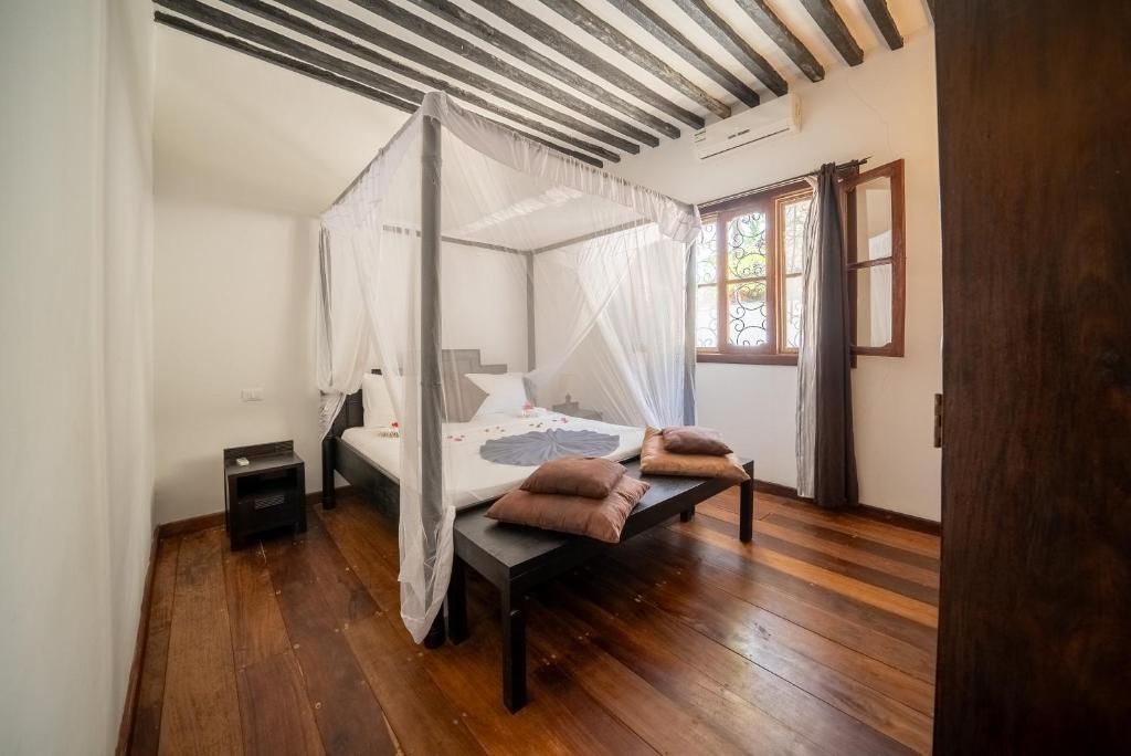 Postel nebo postele na pokoji v ubytování Beachfront Villa Hideaway ZanzibarHouses