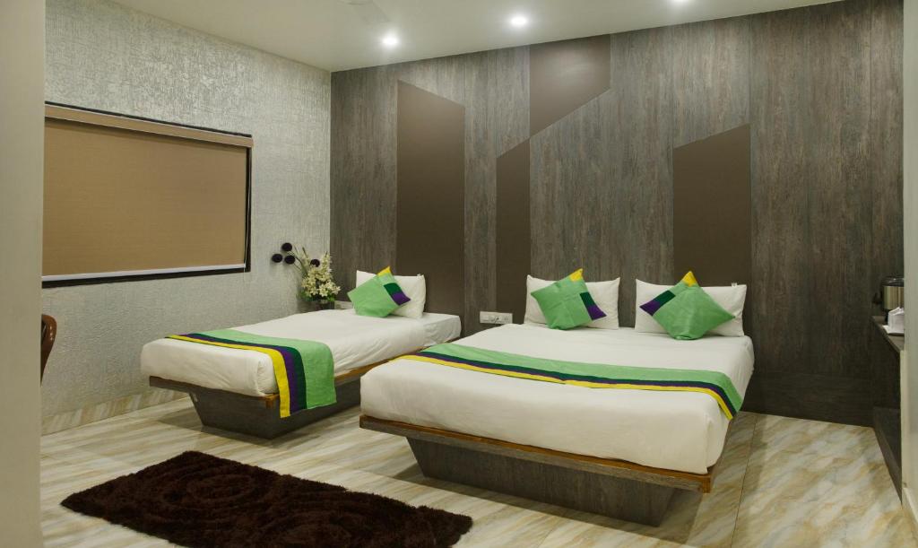 Treebo Urban, 1 Km From Railway Station - Deluxe Double Room