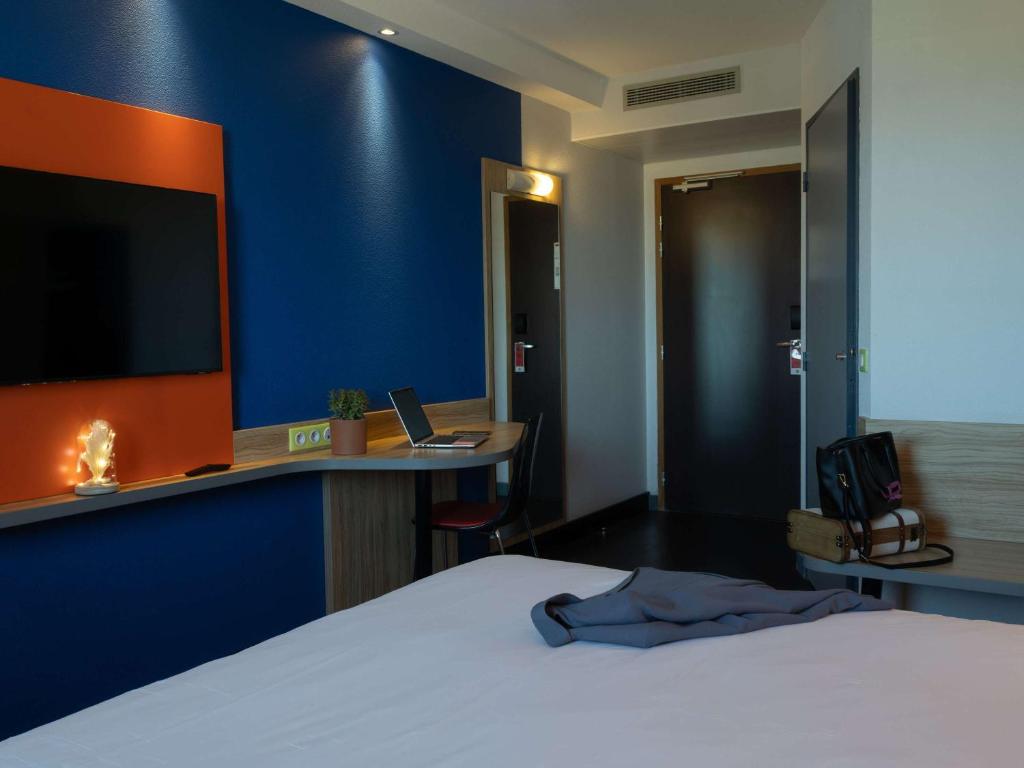 Postel nebo postele na pokoji v ubytování ibis Styles Romans-Valence Gare TGV