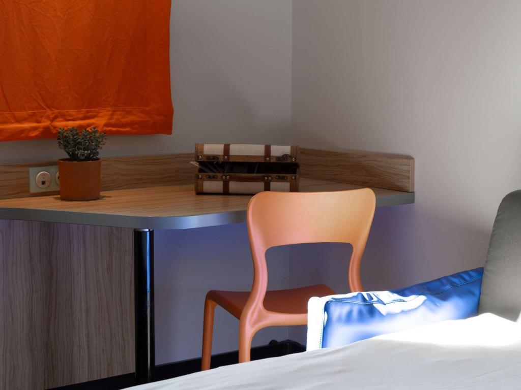 Postel nebo postele na pokoji v ubytování ibis Styles Romans-Valence Gare TGV