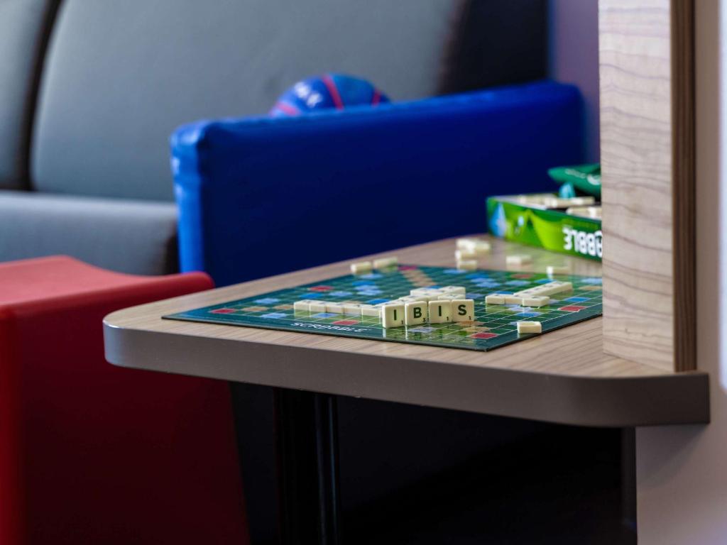 Posezení v ubytování ibis Styles Romans-Valence Gare TGV
