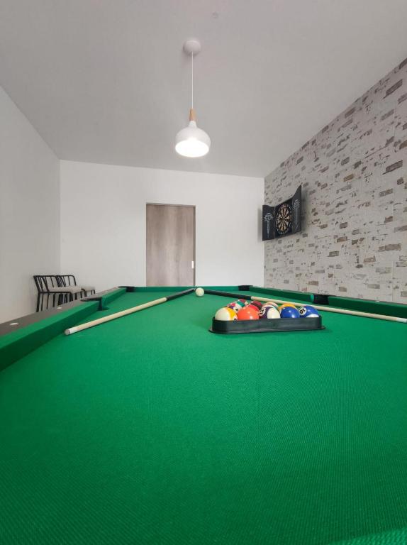 Biliár nebo kulečník v ubytování Scenic Sea View,Three Bedroom Villa with Pool