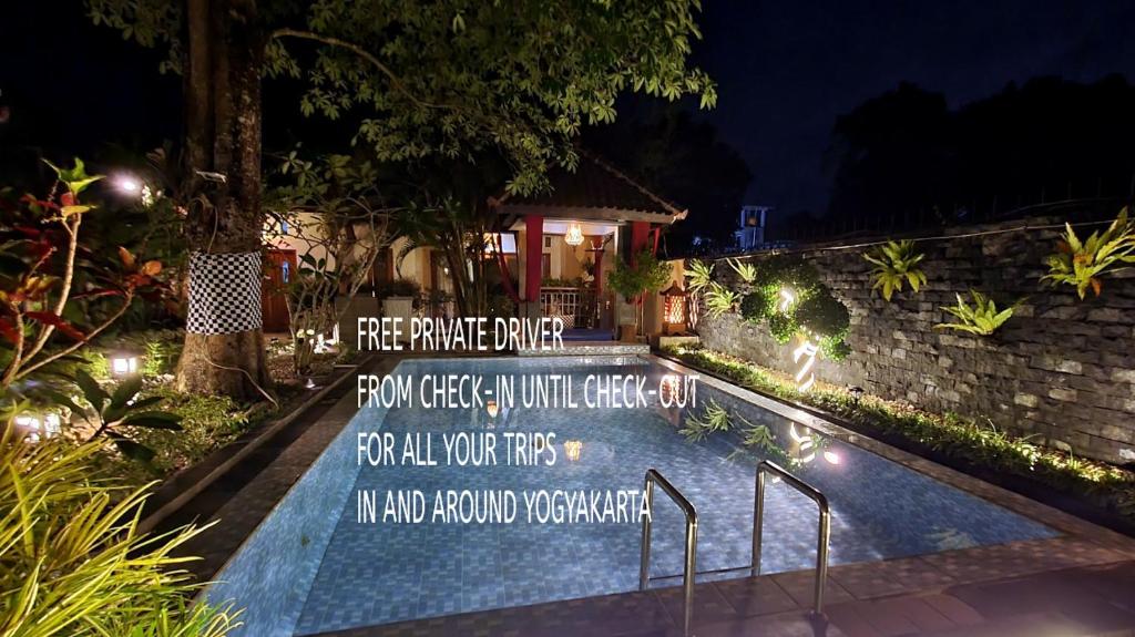 Bazen u ili blizu objekta private pool villa Rosseno including car&driver