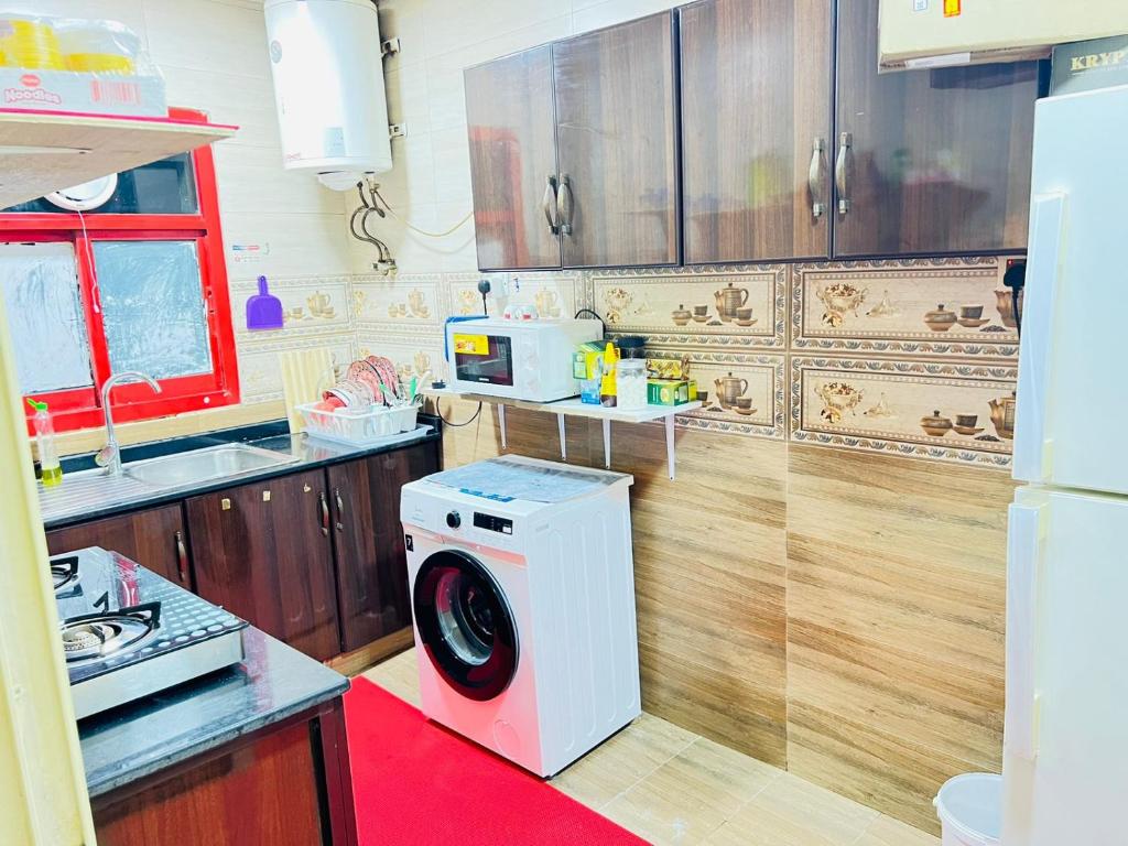 Moon Backpackers , Al Rigga , Partition for Couples and for singles - Twin Room With Shared Bathroom