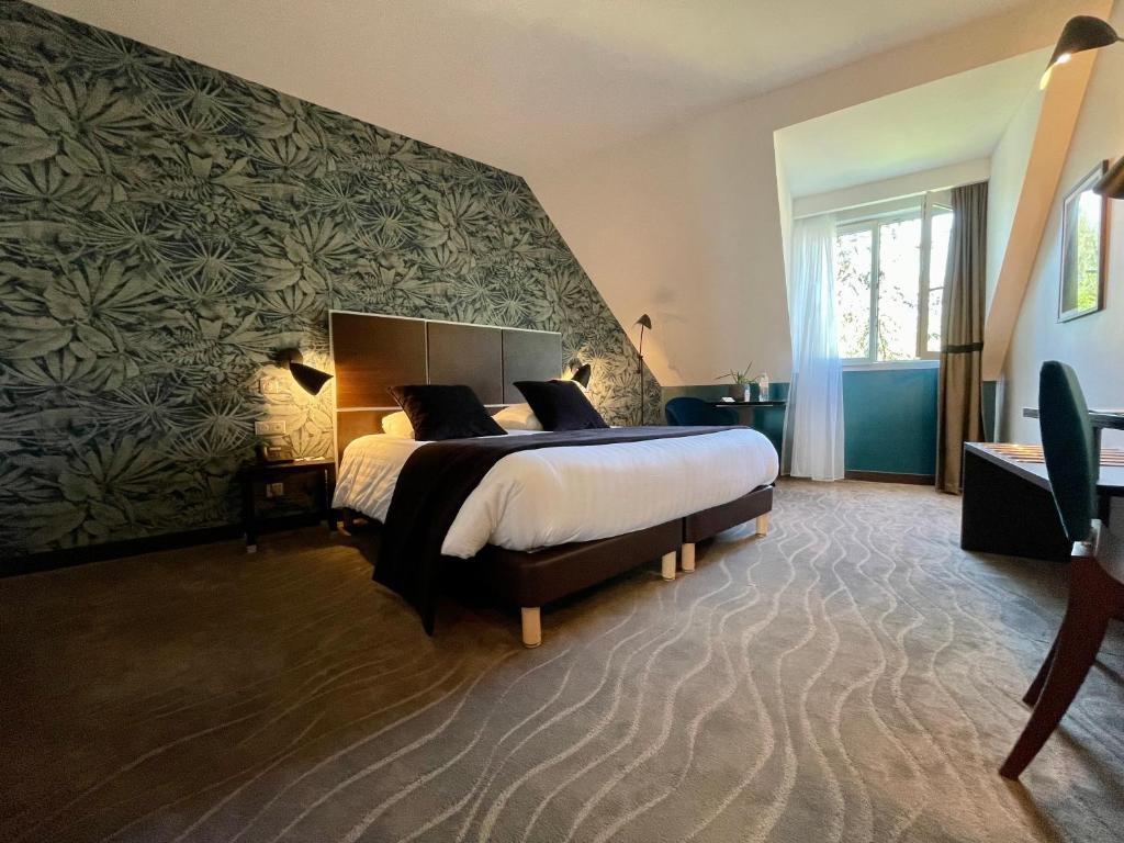 Postel nebo postele na pokoji v ubytování Le Richebourg Hôtel, Restaurant & Spa