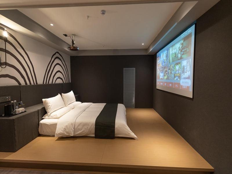 Thank Inn Plus Lanzhou New District Zhongchuan Airport Rainbow City - 智能双人房间