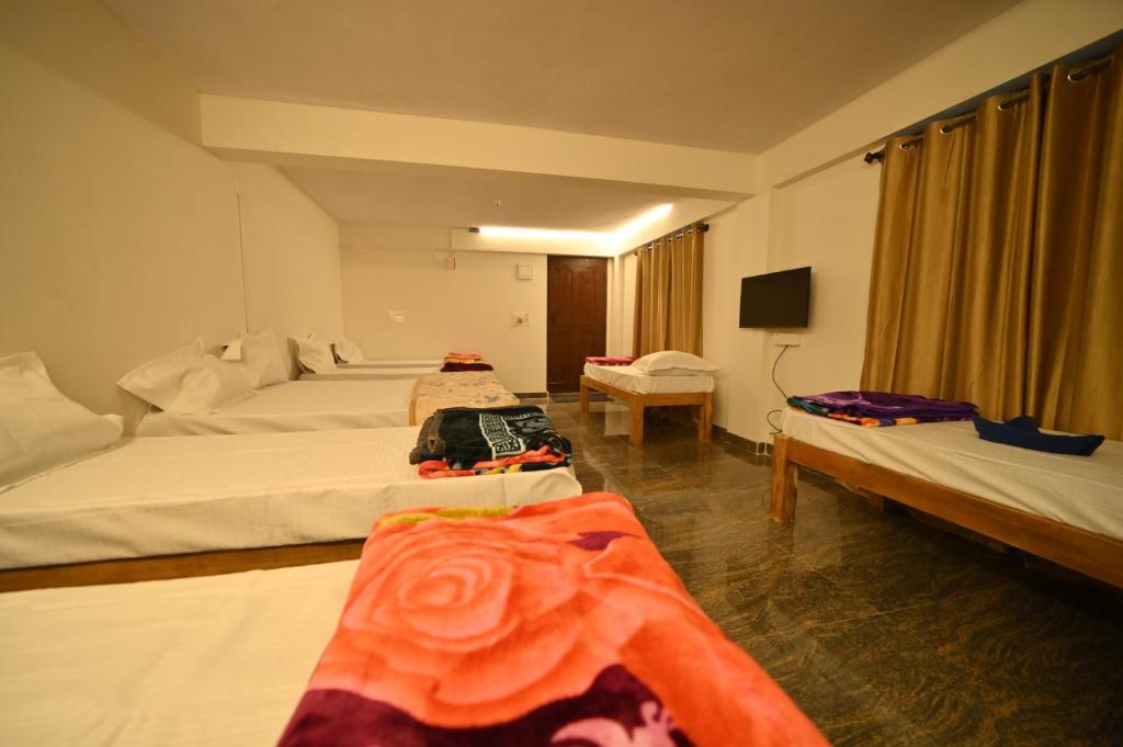Postel nebo postele na pokoji v ubytování Coorg HomeStay Resort