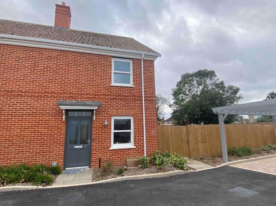 Puffin Cottage at Mersea Island, West Mersea (updated prices 2024)