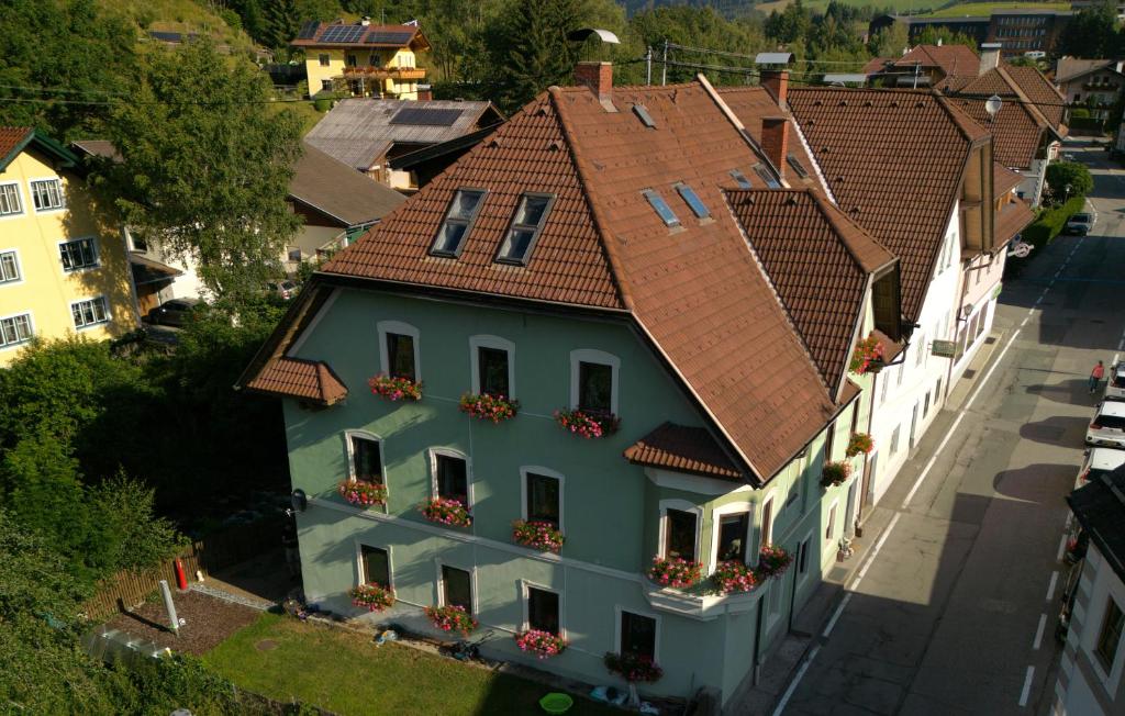 a building with a red roof and flower boxes on it at Aparthaus-Kiebitz in Rennweg