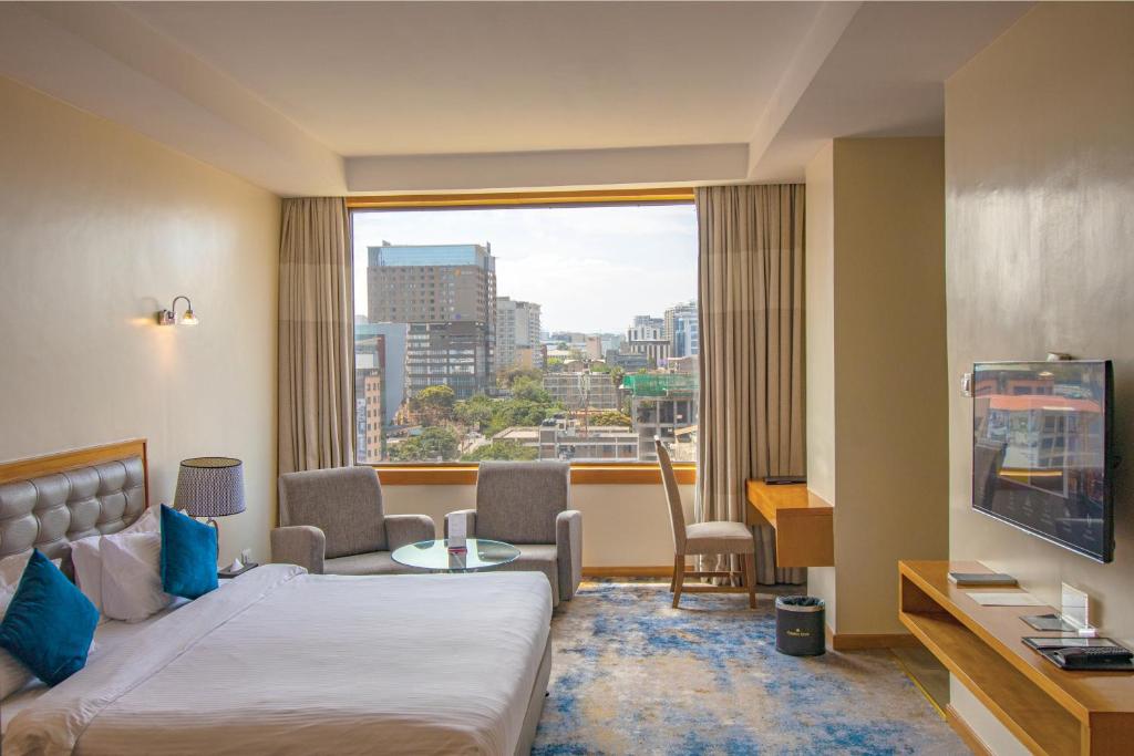 Postel nebo postele na pokoji v ubytování Golden Tulip Westlands Nairobi