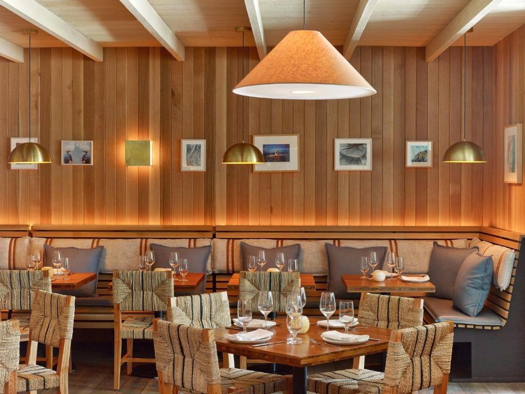Ein Sitzbereich in der Unterkunft 1 Hotel South Beach