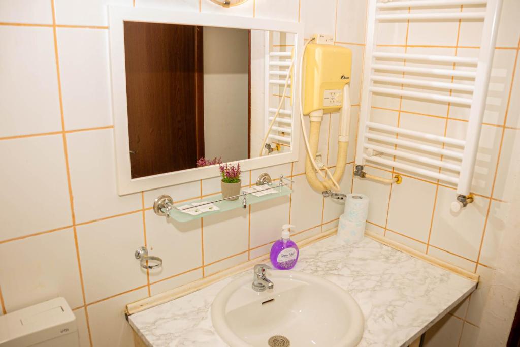 Koupelna v ubytování Occidental Wise Transit Hotel