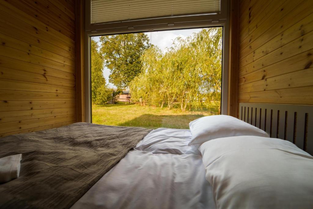 Säng eller sängar i ett rum på Arche Siedlisko Augustynka 39