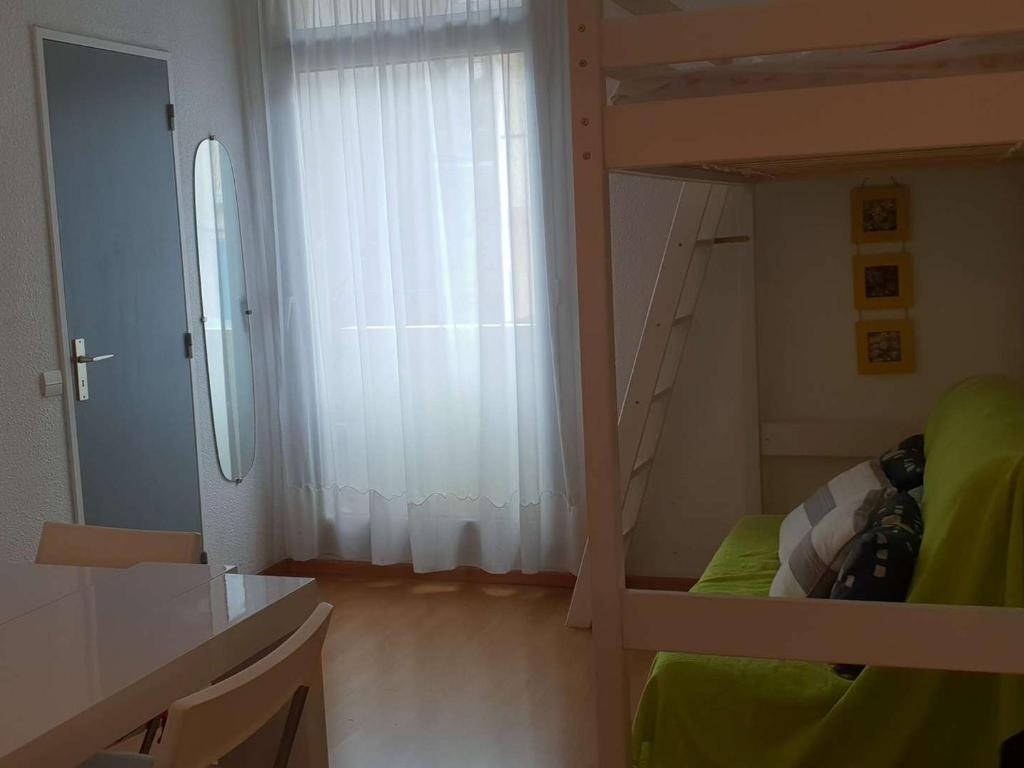 Appartement T2 à Cauterets, proche centre, parking et box inclus, idéal pour 5 personnes - FR-1-234-237 - Apartment (5 Adults)