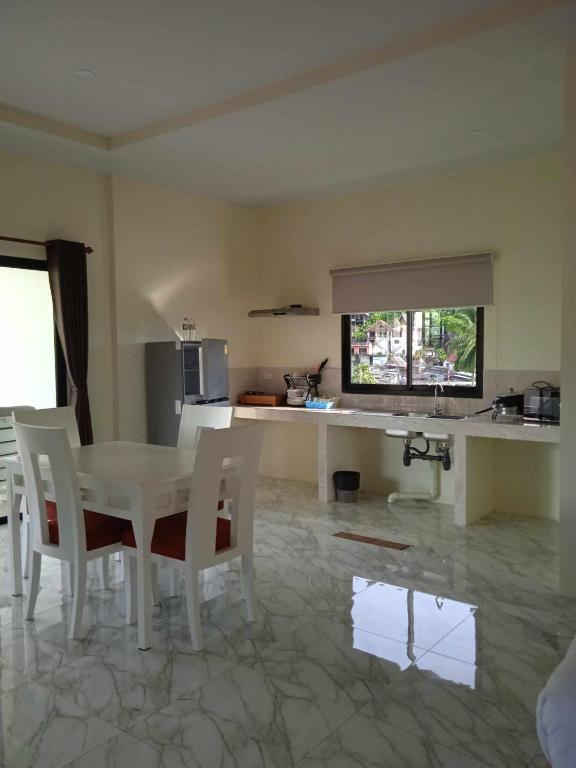 M&N Guesthouse Kata - Resim 28