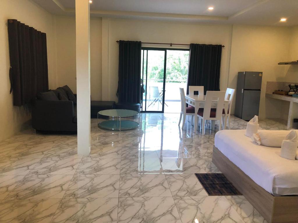 M&N Guesthouse Kata - Resim 29