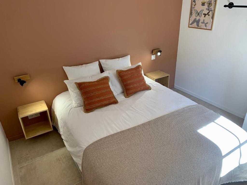 Ένα ή περισσότερα κρεβάτια σε δωμάτιο στο La Chambre des Ecureuils - Bruniquel