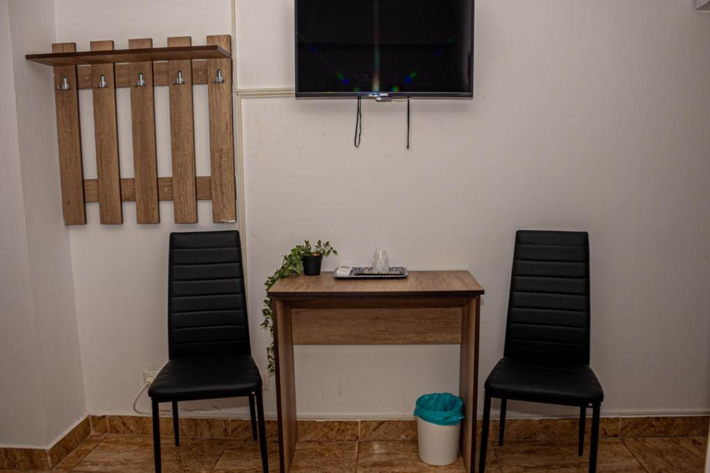 TV a/nebo společenská místnost v ubytování Occidental Wise Transit Hotel