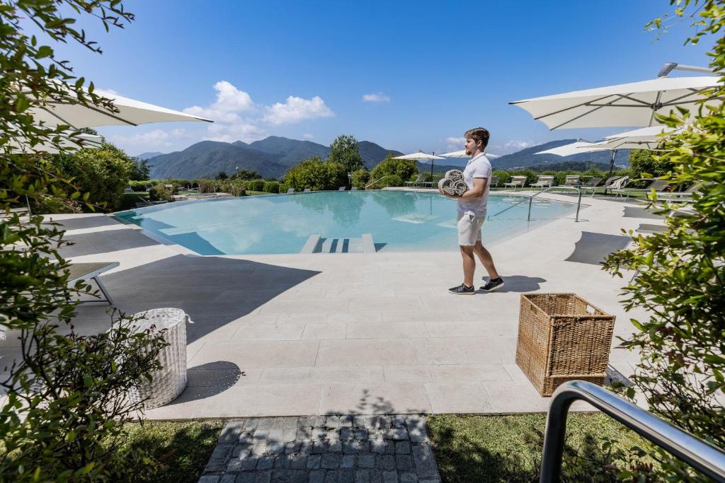Bazén v ubytování Resort Collina d'Oro - Hotel, Residence & Spa nebo v jeho okolí
