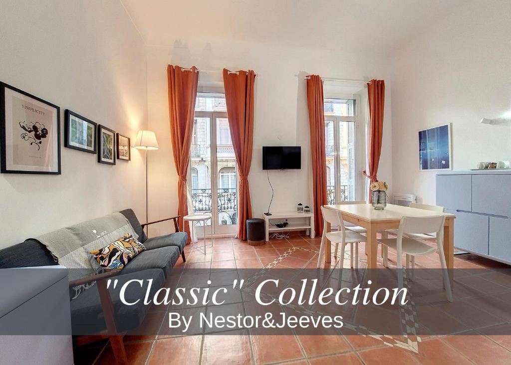 un salon avec un canapé et une table dans l'établissement Nestor&Jeeves - TERRACOTTA - Premium location, close sea, à Nice