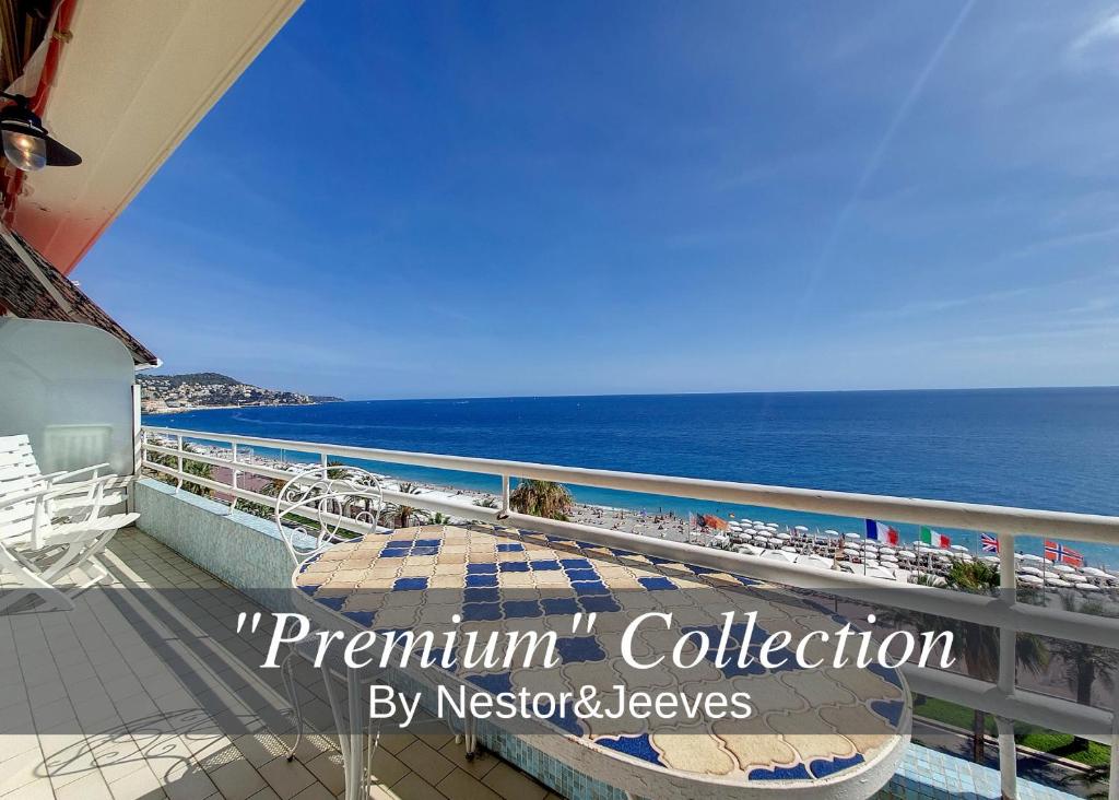 - une vue sur l'océan depuis le balcon d'un complexe dans l'établissement Nestor&Jeeves - MEDITERRANEE PROMENADE - Vue Mer, à Nice