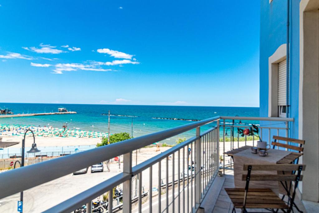 a balcony with a view of the beach and the ocean at Locanda dell'Adriatica in San Vito Chietino