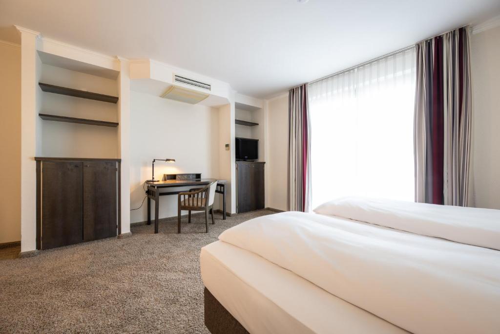 Postel nebo postele na pokoji v ubytování Hotel HerzogsPark