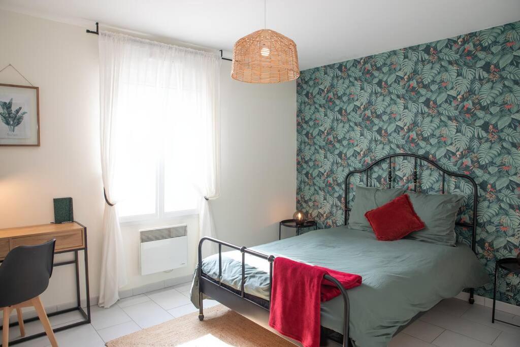 Llit o llits en una habitació de Djial - proche de CDG et du Parc Asterix