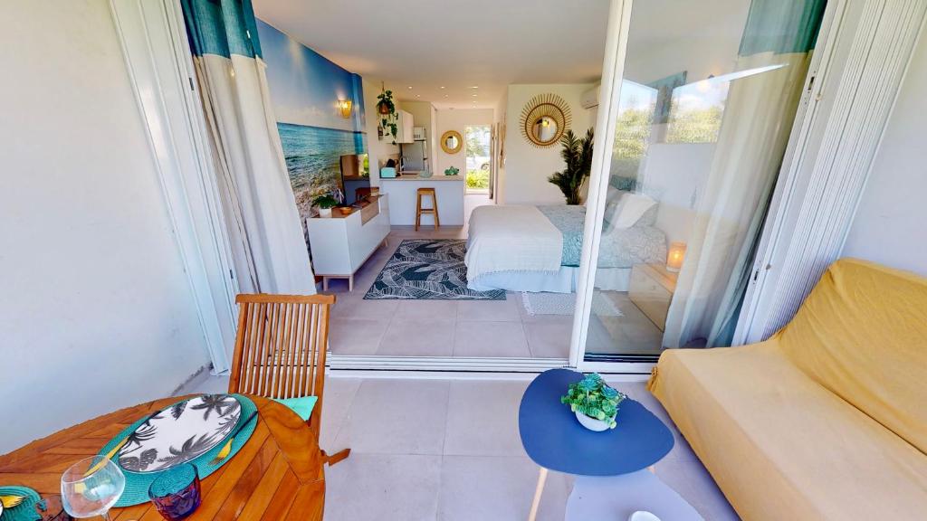 Kuchyň nebo kuchyňský kout v ubytování Studio Casa Mia - Anse-Marcel - Sur la plage