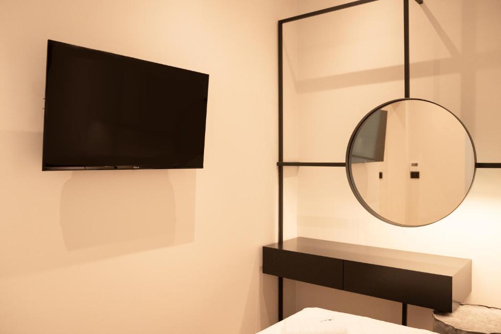 Taskou Luxury Suites - 14