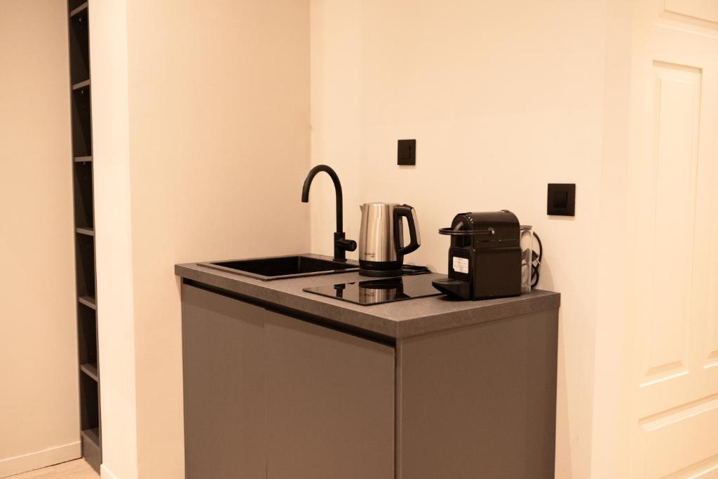 Taskou Luxury Suites - 10