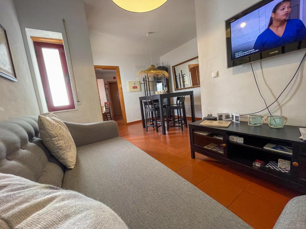 Évora City Break Apartment with Patio in the Historic Centre - 6