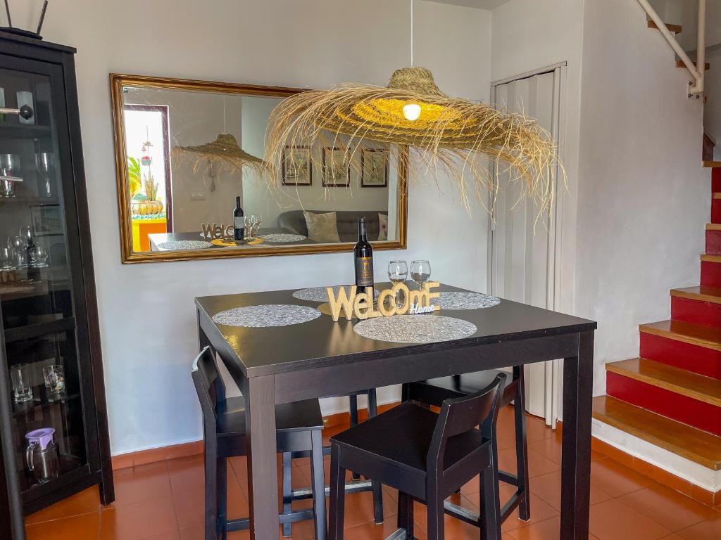 Évora City Break Apartment with Patio in the Historic Centre - 4