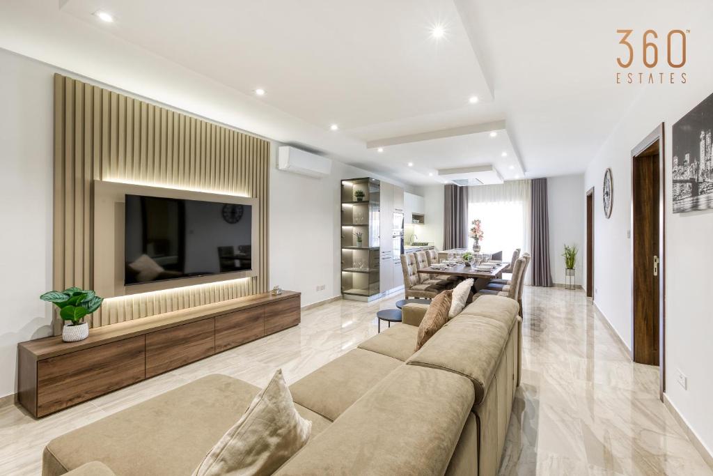 Χώρος καθιστικού στο Luxurious, spacious fully equipped home in Swieqi by 360 Estates