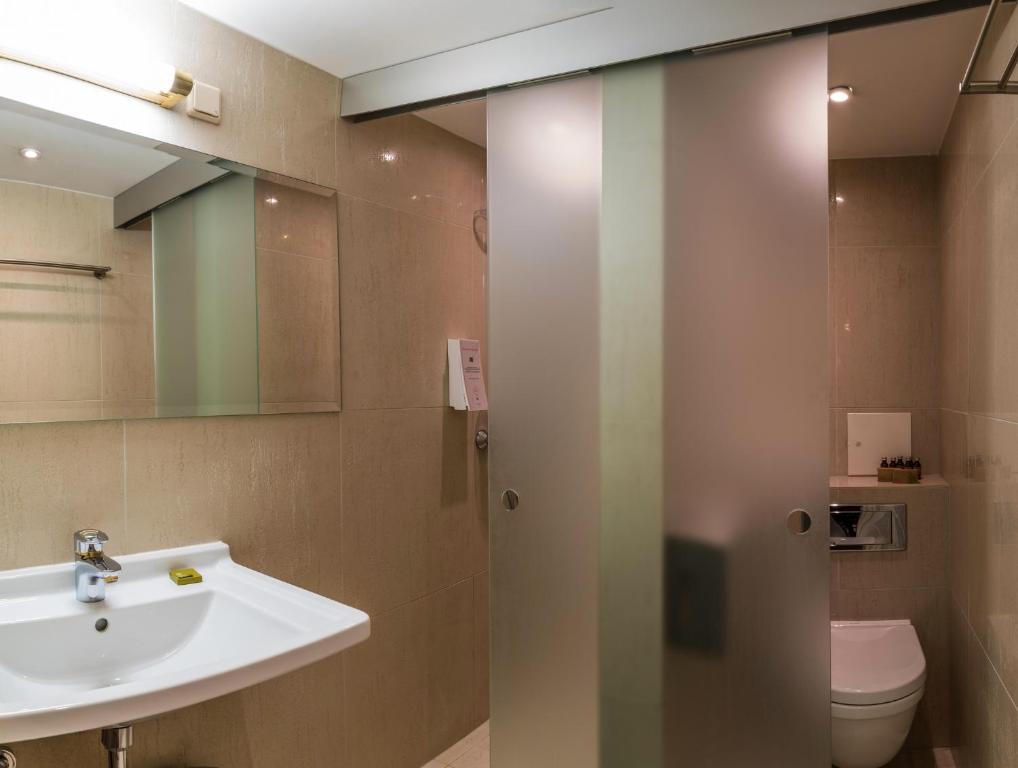 Koupelna v ubytování CRU Hotel