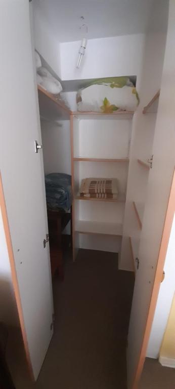 Palanda nebo palandy na pokoji v ubytování Departamento altos de mirasol II, Algarrobo