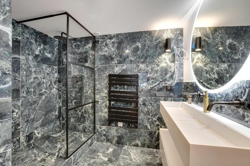 Kúpeľňa v ubytovaní Incroyable appartement - 3BR-8P - Pl de la Nation