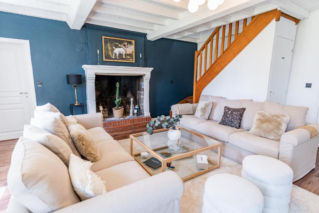 Posezení v ubytování No2 By The Fields