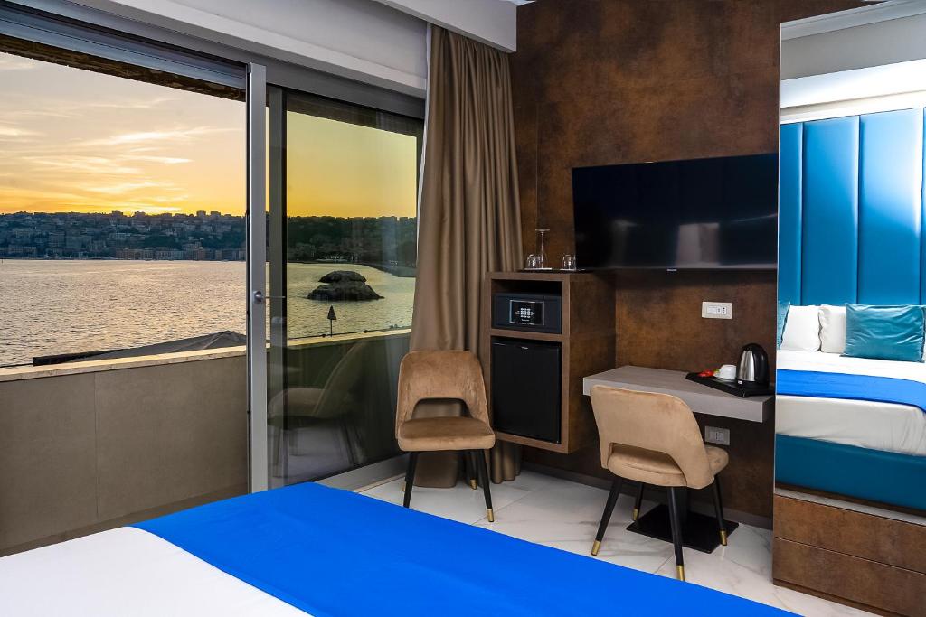 A bed or beds in a room at Imperatrice Suites