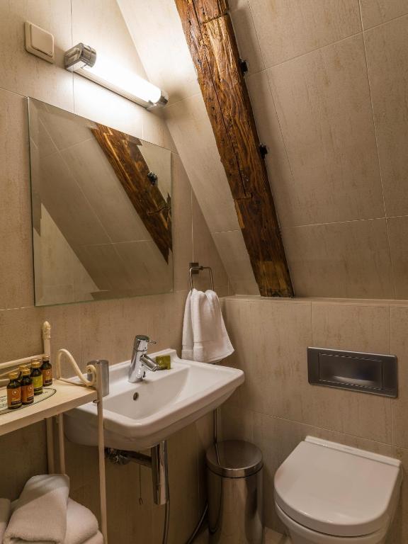 Koupelna v ubytování CRU Hotel
