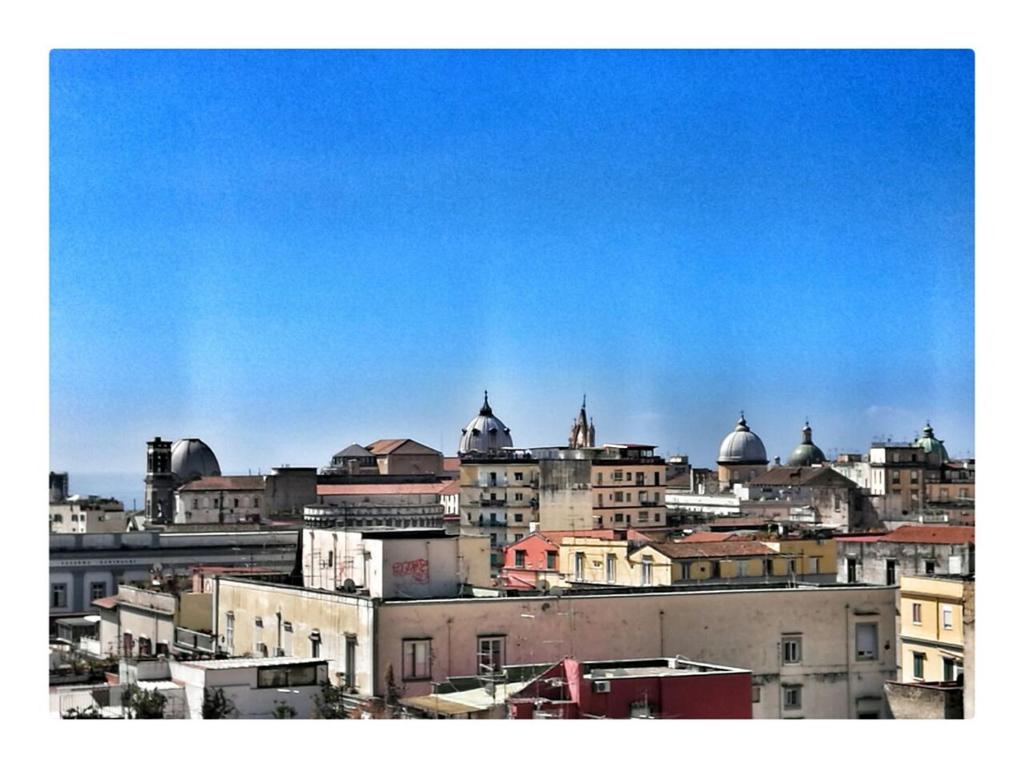 Widok na miasto Neapol z tego apartamentu