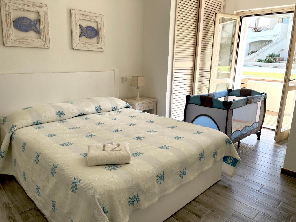 LIKE at HOME n 12 Poolside Garden Apartment