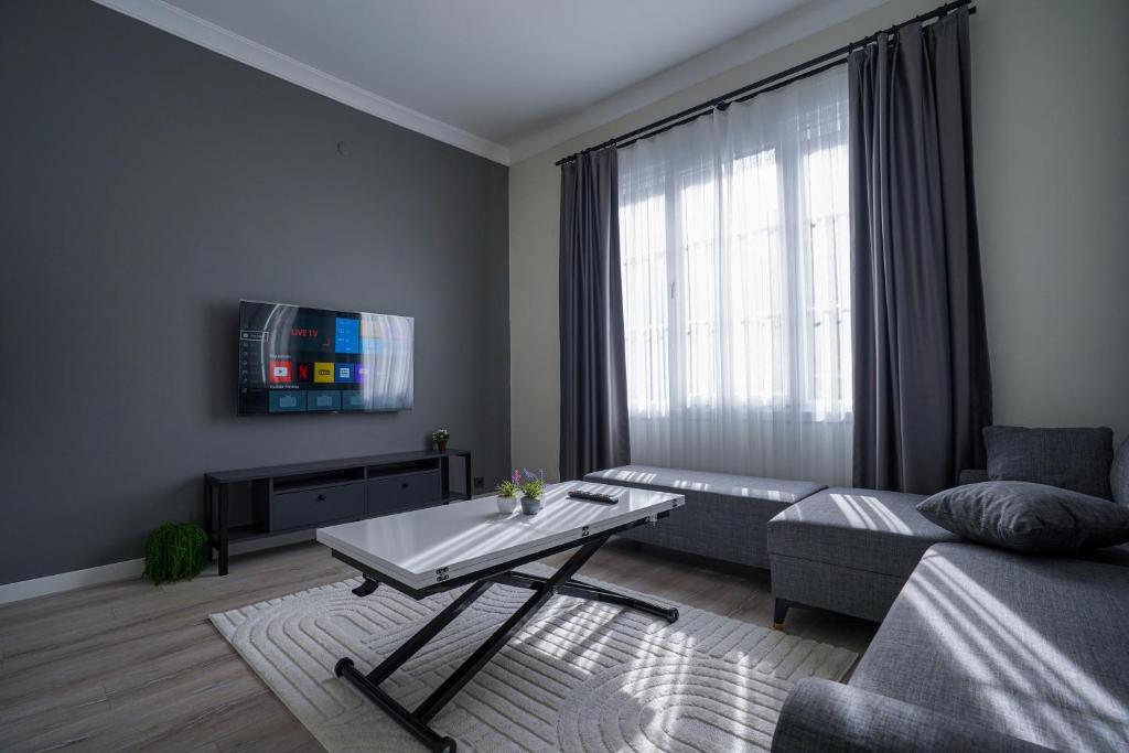 TV a/nebo společenská místnost v ubytování Merkuri apartments