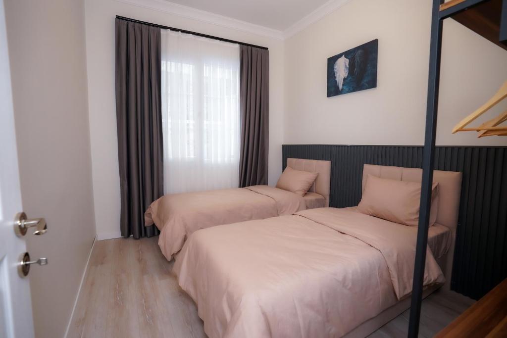 Postel nebo postele na pokoji v ubytování Merkuri apartments