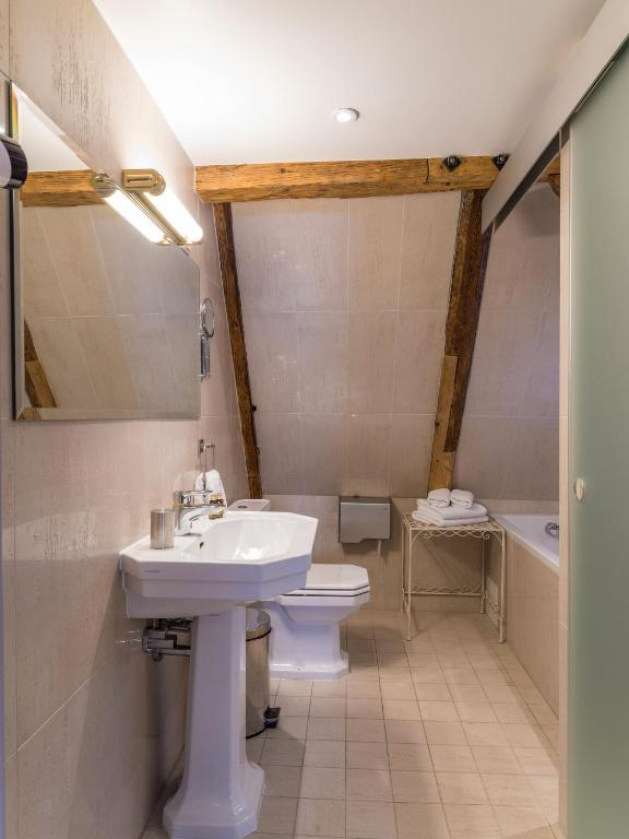 Koupelna v ubytování CRU Hotel