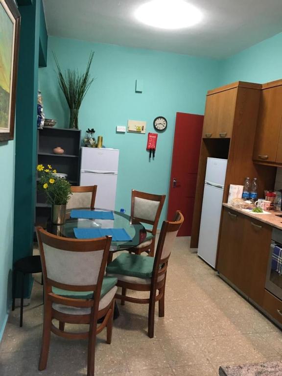 Kuchyň nebo kuchyňský kout v ubytování Noer Hostel