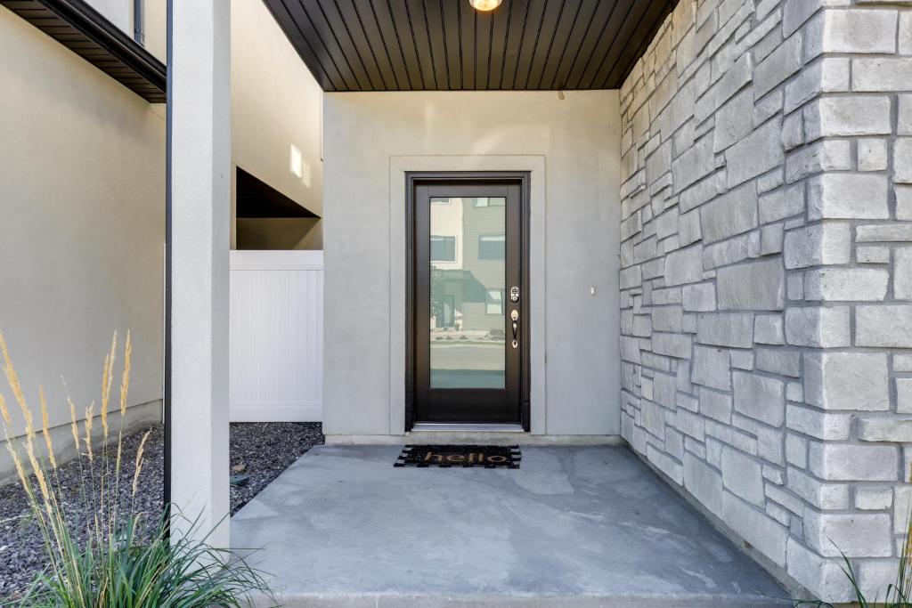Fotografie z fotogalerie ubytování Inviting American Fork Home with Community Pool! v destinaci American Fork