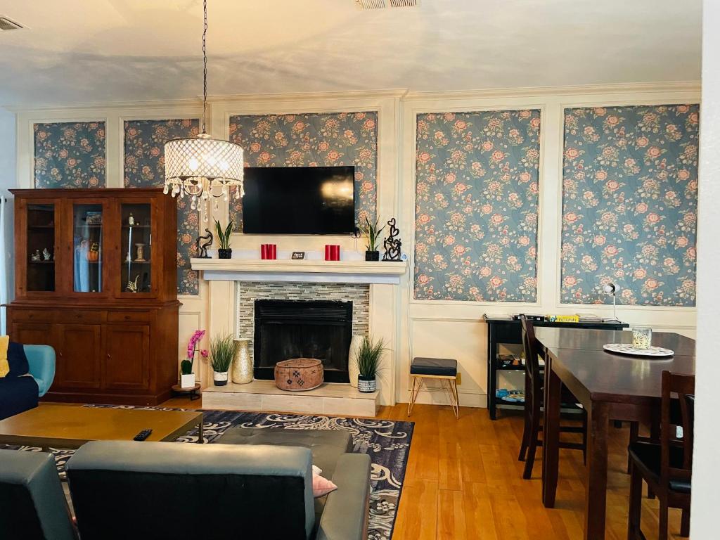 a living room with a fireplace and a tv at San Antonio Comfort 4 Bedroom 3 Bath home 5 Mins from Sea World in San Antonio