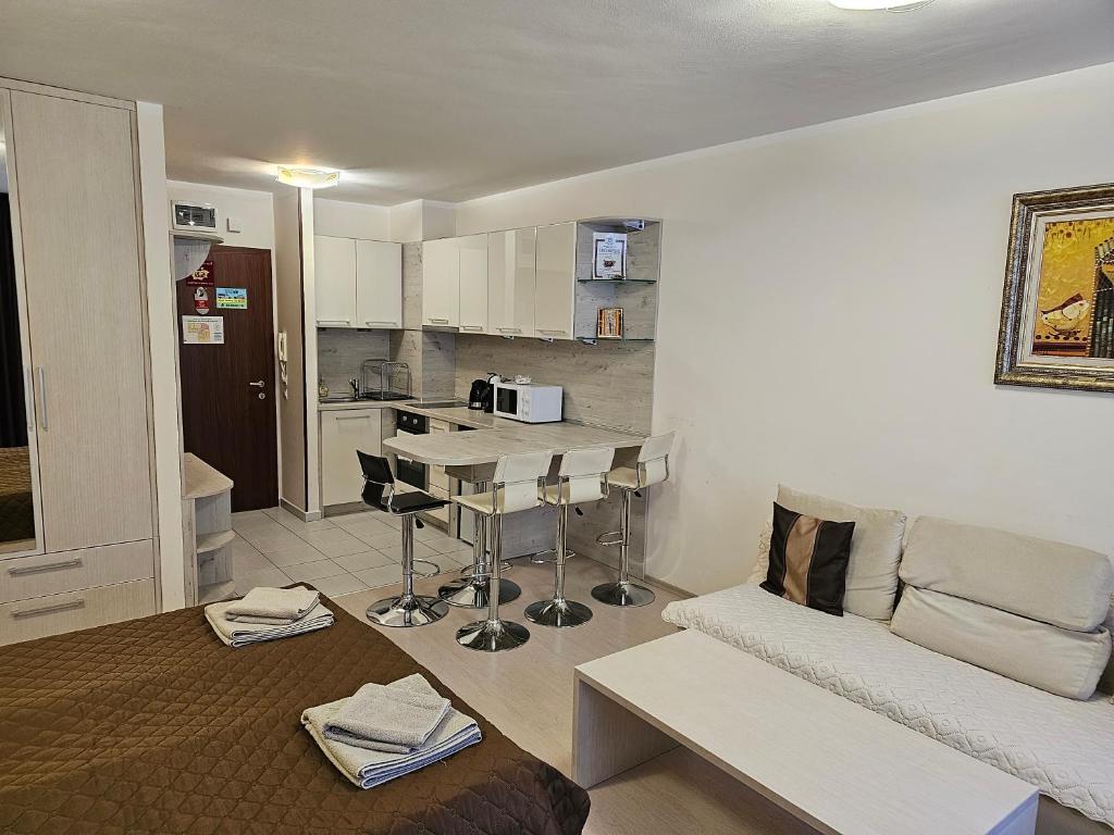 Kuchyň nebo kuchyňský kout v ubytování Apartments in Borovets Gardens