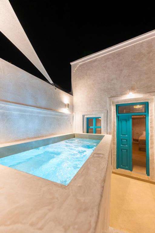 Bazén v ubytování Marla Luxury Residences nebo v jeho okolí